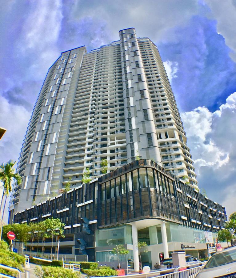 The Landmark - 800 Sqf Studio With Balcony Apartment George Town Bagian luar foto