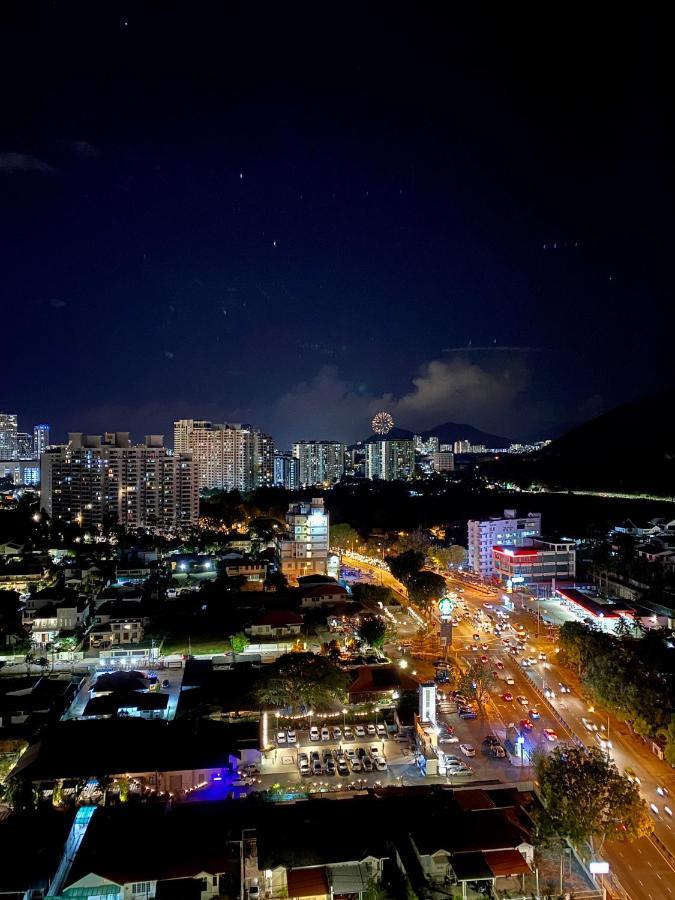 The Landmark - 800 Sqf Studio With Balcony Apartment George Town Bagian luar foto