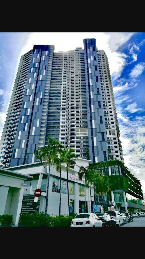 The Landmark - 800 Sqf Studio With Balcony Apartment George Town Bagian luar foto